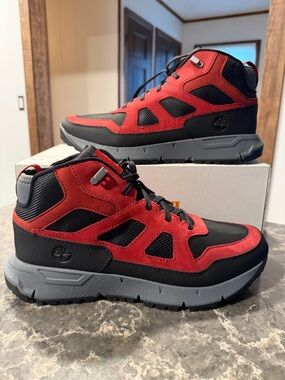 NEW Timberland Voyager Valley Sneaker (Dark Red Nubuck/Black)